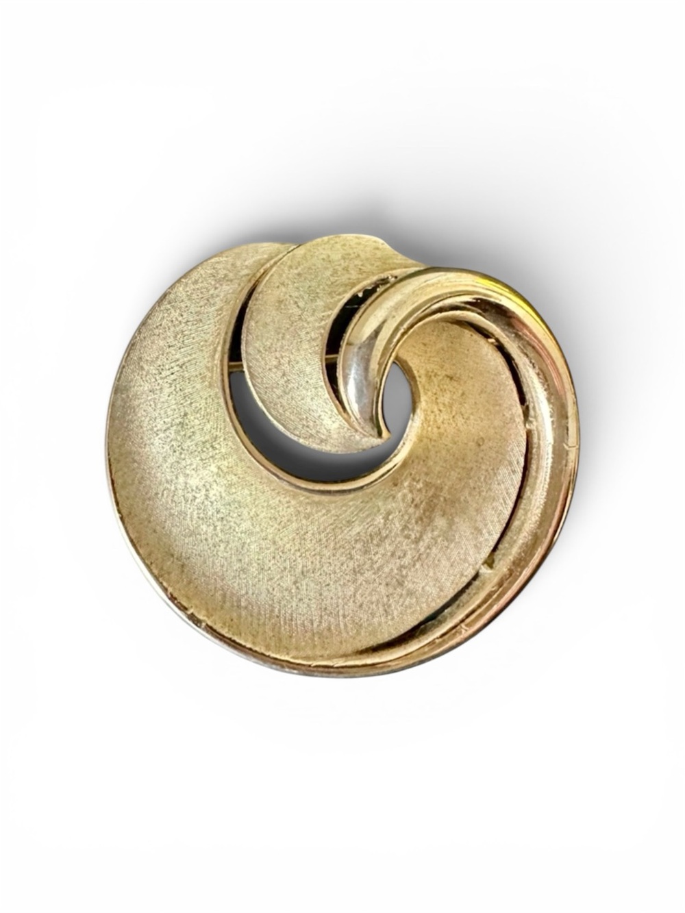VINTAGE SIGNED TRIFARI RHODIUM GOLD SWIRL BROOCH PIN